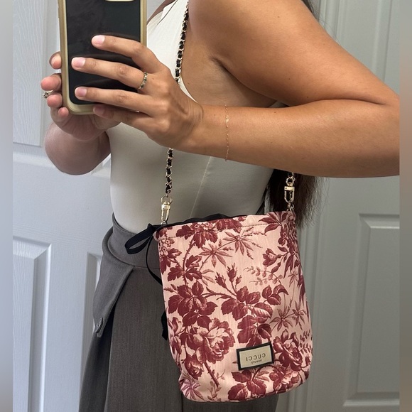 *SOLD* Gucci Beauty Limited Edition Vintage Print Bag - Picture 7 of 8